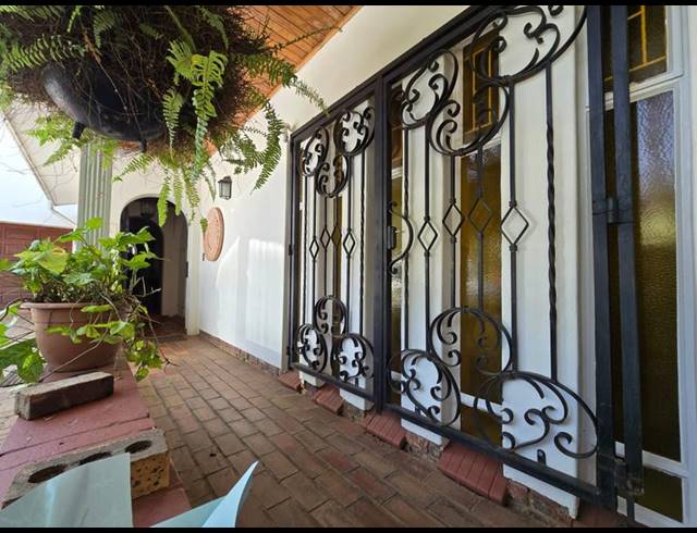 9 BEDROOM HOUSE FOR SALE IN MUCKLENEUK